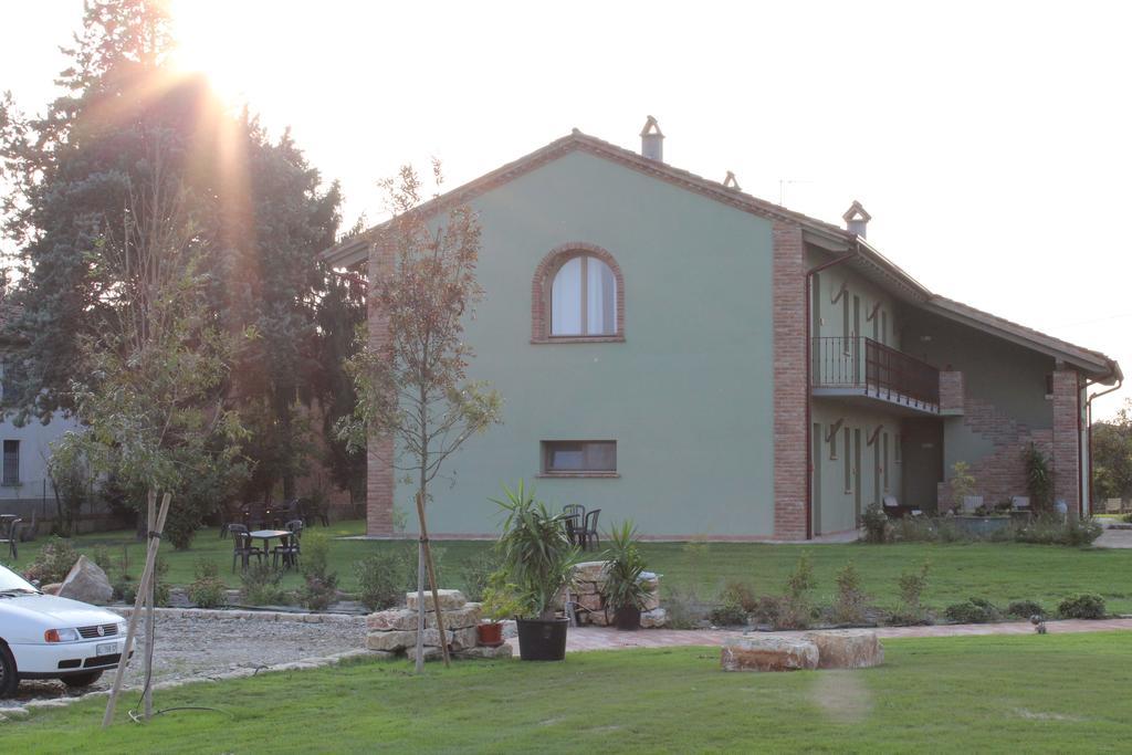 Agriturismo Bassanine Monticelli dʼOngina Eksteriør bilde